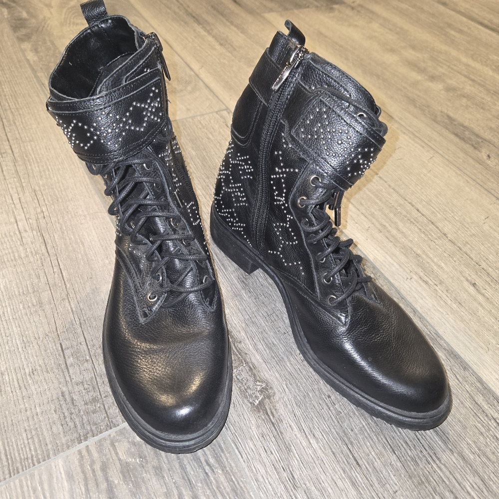 Vincent Canuto Size 7.  New without box